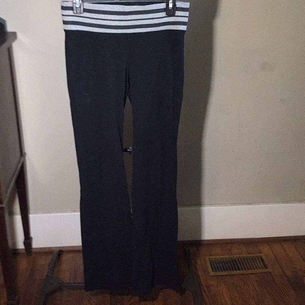 Victoria secret’s pink yoga pants. S